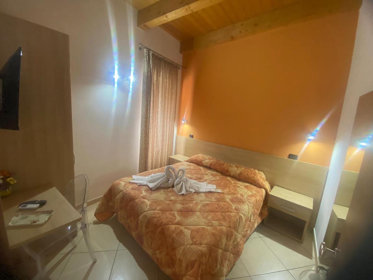 Mandanici :Borgo Marsalini Hotel Barcellona-Pozzo di Gotto Exterior foto
